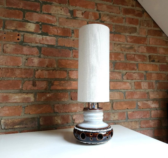 Image 1 of Vintage keramieken tafellamp; retro aardewerken lampenvoet van Herda met nieuwe handgemaakte lampenkap, west germany, fat lava t