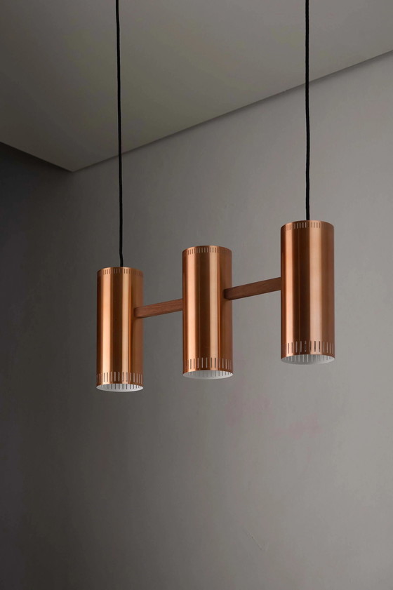 Lampada a sospensione lineare a 3 luci "Cylindre III" in rame di Jo Hammerborg per Fog & Mørup, 1960 (foto 5 di 9)