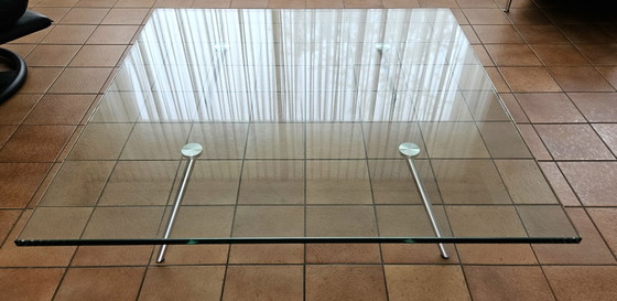 Image 1 of Table basse carrée en verre de la collection Maupertuus