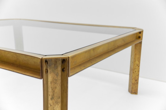 Image 1 of Grande table basse modèle T09 en laiton et verre, par Peter Ghyczy, années 1970