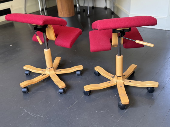 Image 1 of 2x chaise de bureau ergonomique Stokke/Varier Wing