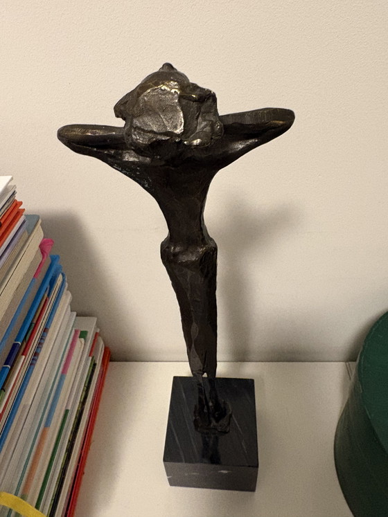 Image 1 of “Artihove sculpture – Corry Ammerlaan style – on marble pedestal”

