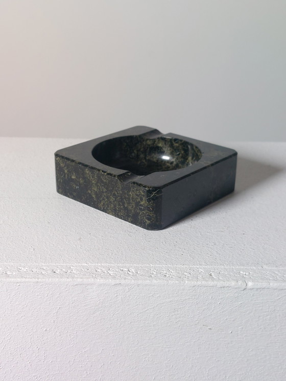 Image 1 of Elegante posacenere in marmo vintage nero fatto a mano