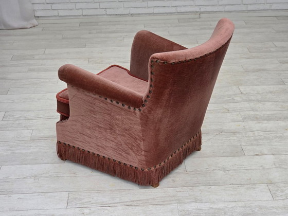 Image 1 of 1970, fauteuil danois, velours d'ameublement rose saumon, bois de hêtre.