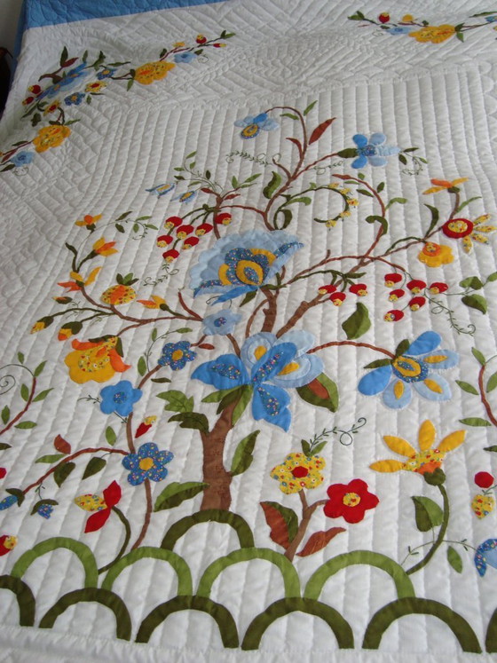 Image 1 of Handmade Amish Quilt (from 1986) - ‘Tree of life’ pattern