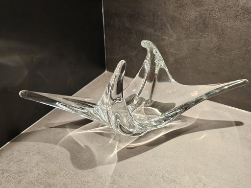 Cuenco de vidrio artístico con un toque de manganeso.