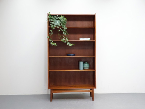 Image 1 of Libreria di design danese Johannes Sorth