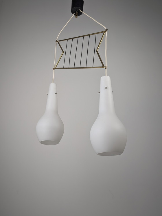 Image 1 of Lampada a sospensione italiana in opalino e ottone, stile Stilnovo, anni '50