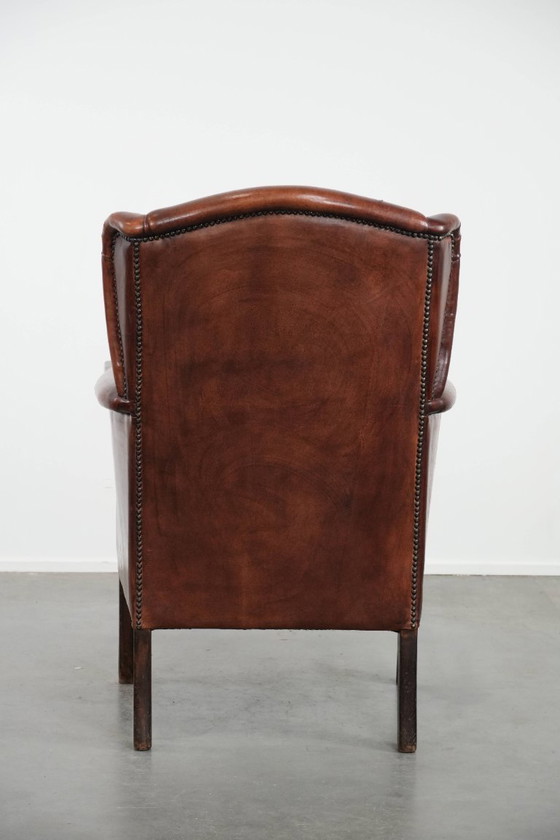 Image 1 of Fauteuil à oreilles classique vintage en peau de mouton et bois