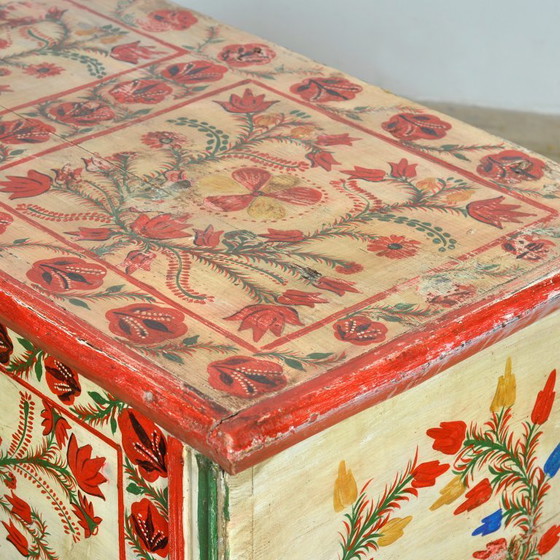 Image 1 of Baule nuziale in stile folk, circa 1950