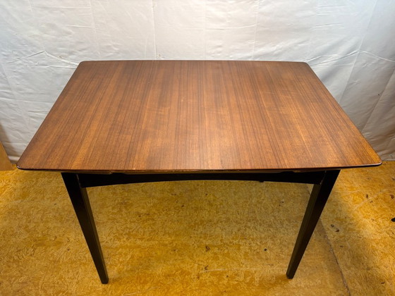 Salles à manger complètes vintage en teck du milieu du siècle | Table extensible & 4 chaises | Années 60 (photo 4 of 14)
