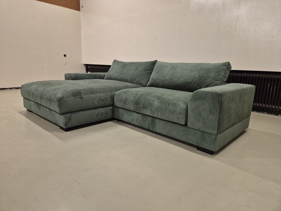 Image 1 of 30% DE DESCUENTO EN LA SALA DE EXPOSICIÓN - Sofá esquinero - Nola - Verde - Nuevo - Pana