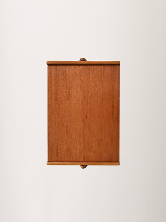 Image 1 of Comodino vintage scandinavo in teak con canna di Vienna