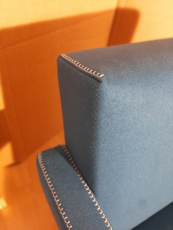 Image 1 of Cassina Utrecht 637, nueva, nunca usada, en tela de lana azul petróleo (serie 13L), costuras de caballo