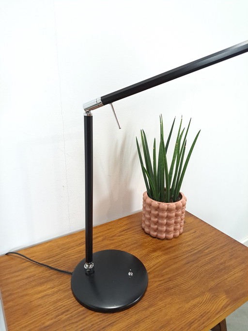 Zwart Metalen Kantelbare Bureaulamp Met Chromen Details