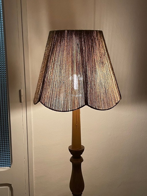 Vintage-Stehlampe aus gedrechseltem Holz mit Seilschirm, 1960er Jahre