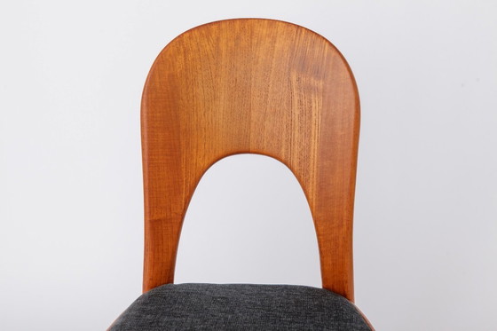 Image 1 of 4 van de 10 eetkamerstoelen van de Deense ontwerper Niels Koefoed (jaren 70)