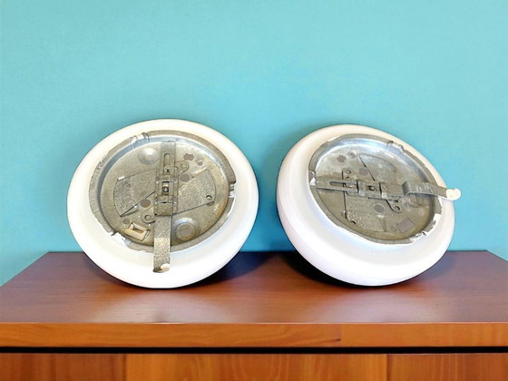 Image 1 of Minimalistische wit opaline glazen plafond- of wandlampen, jaren '90, set van 2