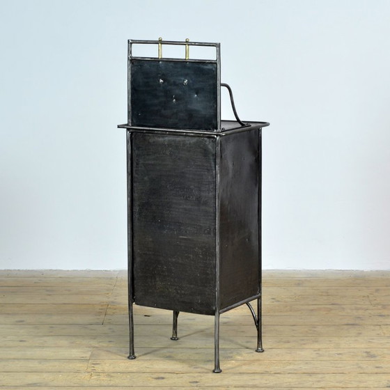 Comodino in ferro, anni '10 – Comodini, Ottone, Vintage (photo 14 of 14)