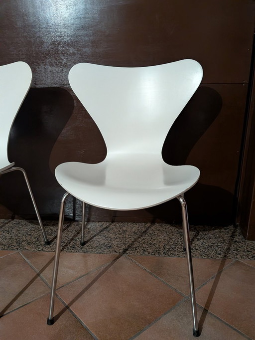 4 sillas originales de la serie 7 de Fritz Hansen – Arne Jacobsen (2005)