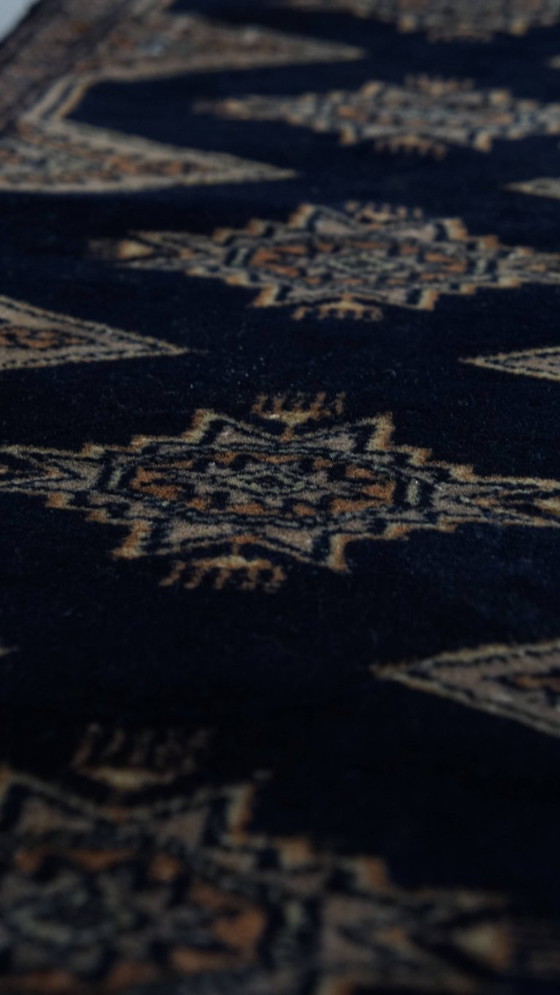 Image 1 of Loper/ vloerkleed in oosterse stijl in voornamelijk blauw tinten 148x40cm