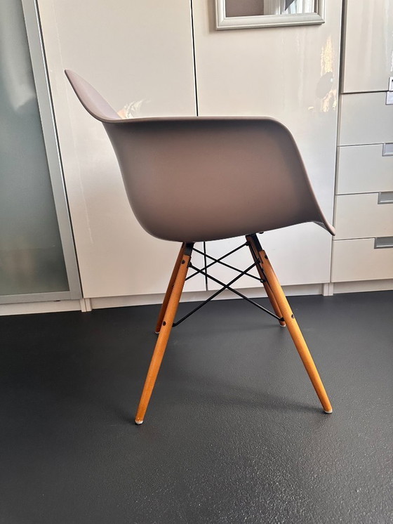 Image 1 of Silla Vitra Eames DAW