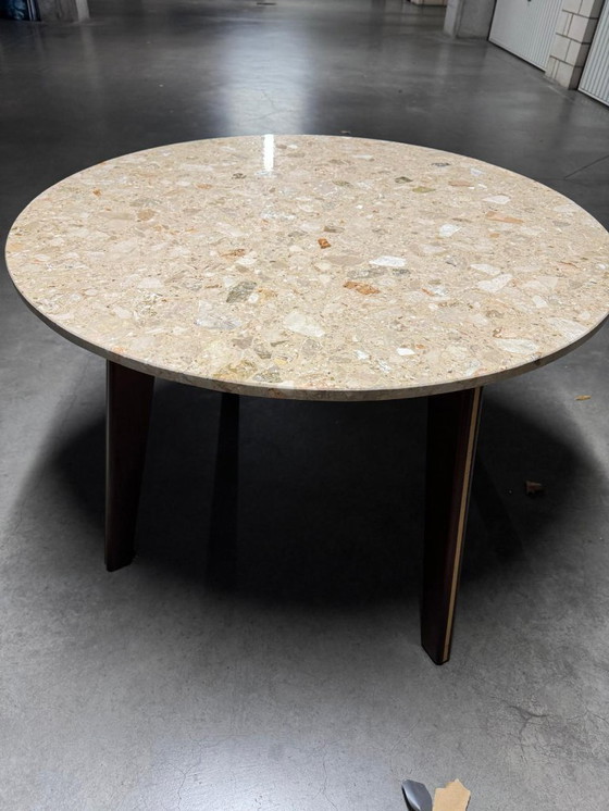 Image 1 of Ronde Terrazzo/Marmeren Tafel – 110 cm – Nieuw in verpakking – Walnoot houten kruisvoet