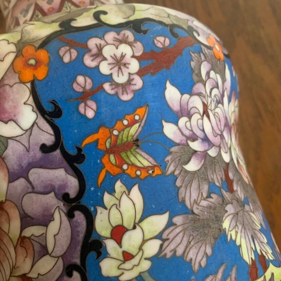 Image 1 of Vase chinois à décor de pivoines et oiseaux – XXe siècle