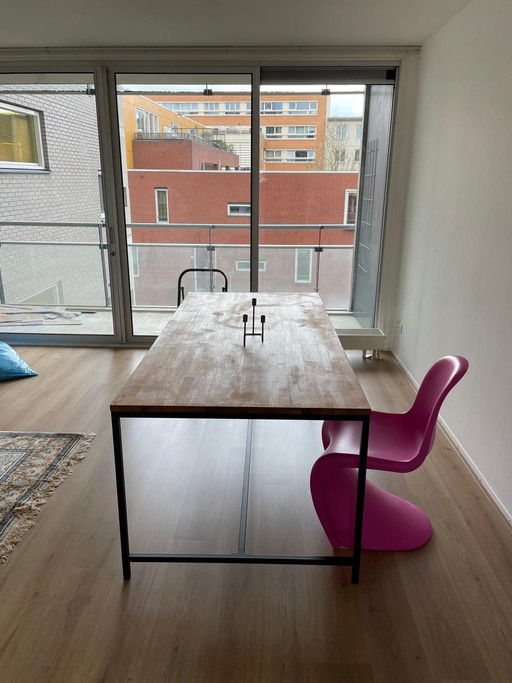 Grote eiken eettafel met stalen frame (200x95 cm)