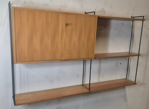 Système mural Mid Century par Omnia Hilker