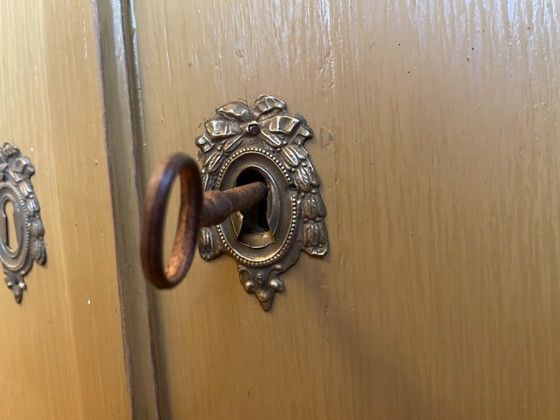 Image 1 of Credenza angolare del XIX secolo Credenza da cucina con ante sferiche