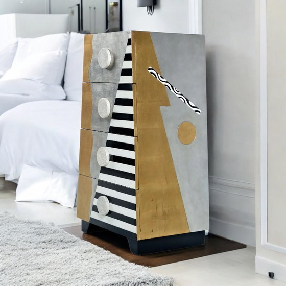 Image 1 of Lam Lee Memphis stijl piramide ladekast in zilver en goudfolie