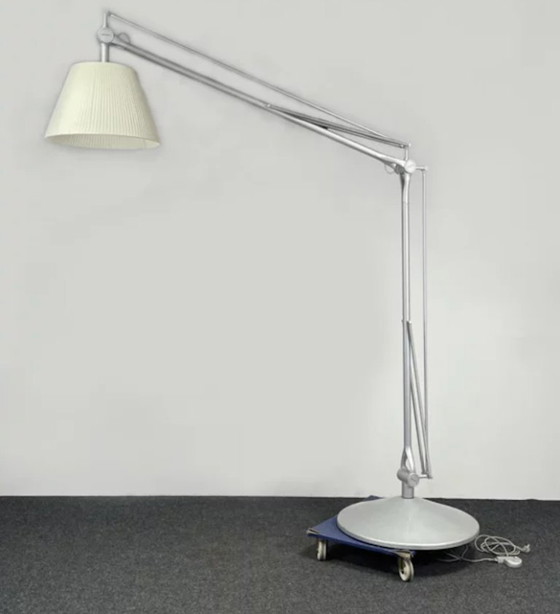 FLOS Superarchimoon Lampada da terra by Phillipe Starck, Lampade da terra, Alluminio, Tessile, Grigio (foto 2 di 6)