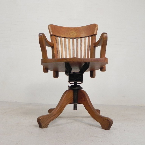 Silla de oficina de roble con sistema de muelles ajustable y regulación de altura, década de 1950. (photo 8 of 35)