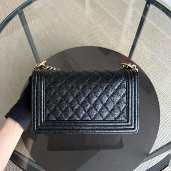 Image 1 of Chanel Boy Old Medium - Caivar gewatteerd generfd kalfsleer, zwart ruthenium, gouden hardware, serie 19