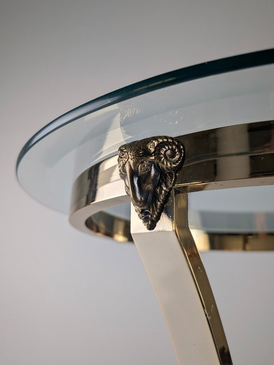 Neoklassieke bijzettafel van messing en facetgeslepen glas met ramkoppen, jaren 70 – Brass (photo 2 of 12)