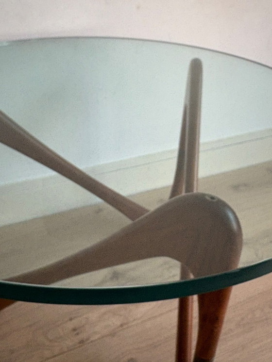 Image 1 of Tavolo rotondo in vetro e noce del Medioevo, California, anni 2000