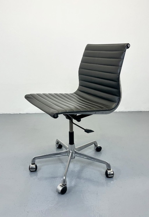 Ea117 Bureaustoelen Icf Charles & Ray Eames Seats