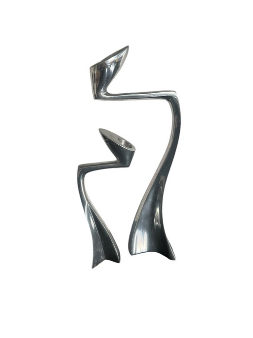 Set van twee Arclumis Swan kandelaars Matthew Hilton Londen aluminio