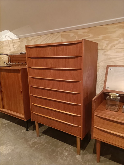 Commode vintage tall boy