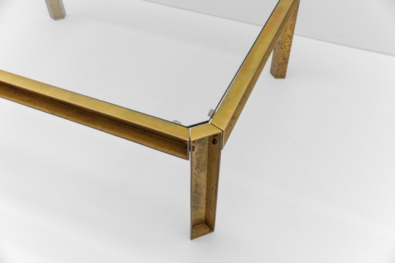 Image 1 of Grande table basse modèle T09 en laiton et verre, par Peter Ghyczy, années 1970