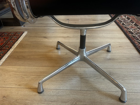 Image 1 of Vitra Eames 108 hopzak 1 taburete