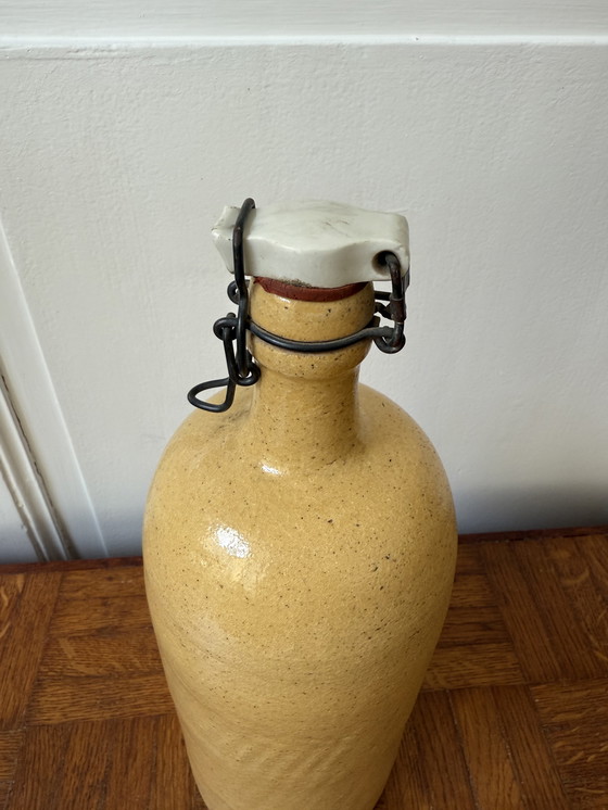Image 1 of Bouteille vintage en grès jaune 