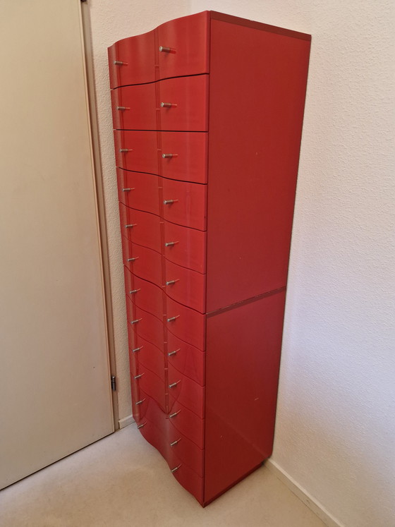 Image 1 of Cómoda roja de alto brillo