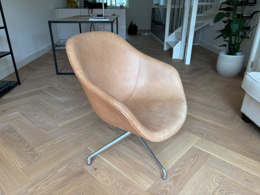 Hay AAL82 Poltrona lounge in pelle – fauteuils, Leather