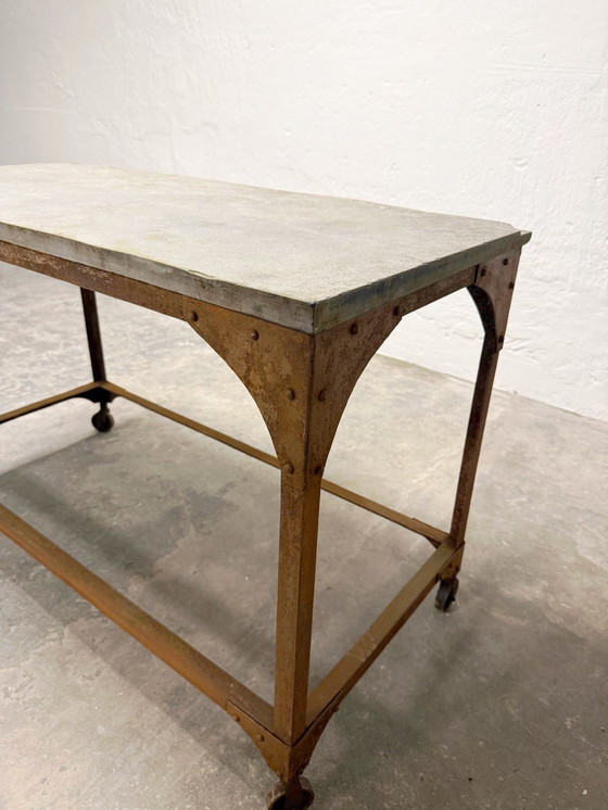 Image 1 of Tavolo industriale vintage con piano in pietra