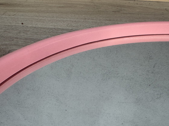 Image 1 of Miroir ovale à rosace des années 1970 - le charme à l'état pur !