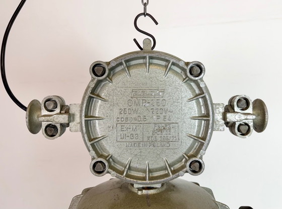 Image 1 of Grande lampada a sospensione industriale in alluminio pressofuso di Zaos, anni '70