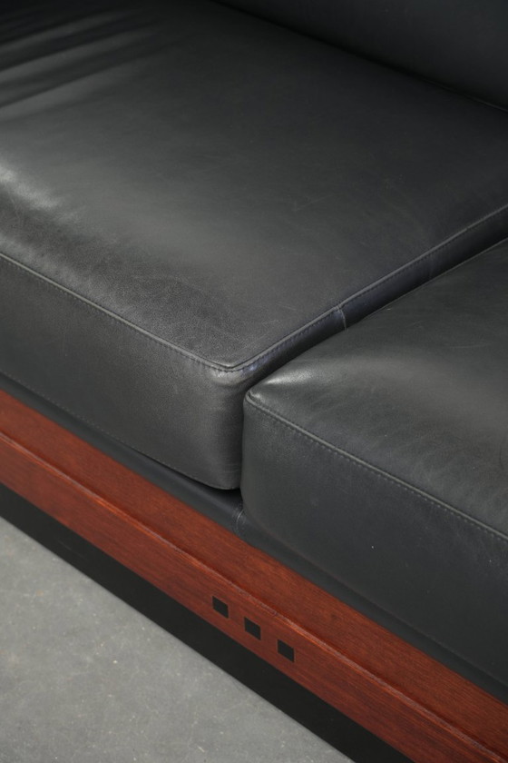 Image 1 of 2 divani a 3 posti Schuitema di alta qualità in pelle bovina nera e legno, design Art Deco.