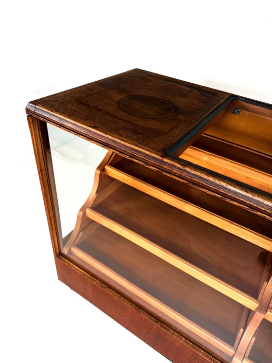 Image 1 of Vitrine/comptoir de magasin d'antiquités années 30